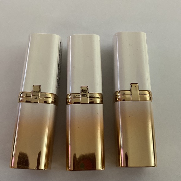 L'Oreal Paris Age Perfect Satin Lipstick with Precious Oils, 204 Spring Coral - Picture 4 of 10